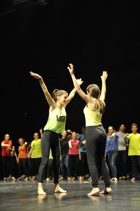 350 alumnes d''ESO ballen al Fem Dansa!