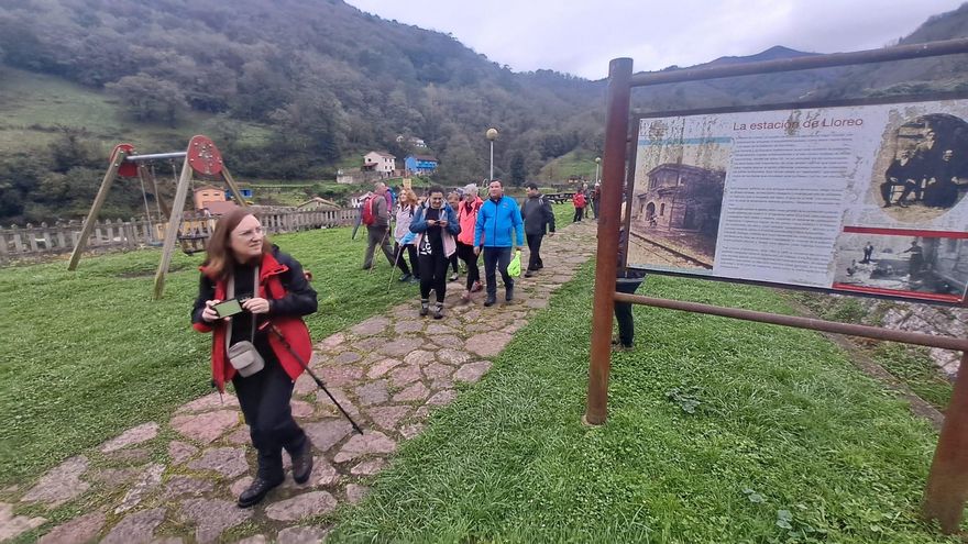 Caminata reivindicativa en el Caudal: cincuenta asociaciones piden que la senda Loredo conecte de nuevo Mieres y Morcín
