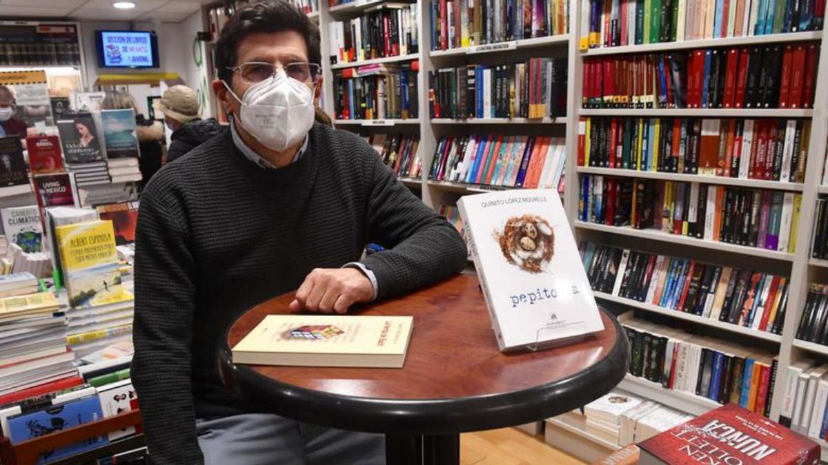 Quinto López Mourelle, ayer en la librería Arenas. |   // CARLOS PARDELLAS