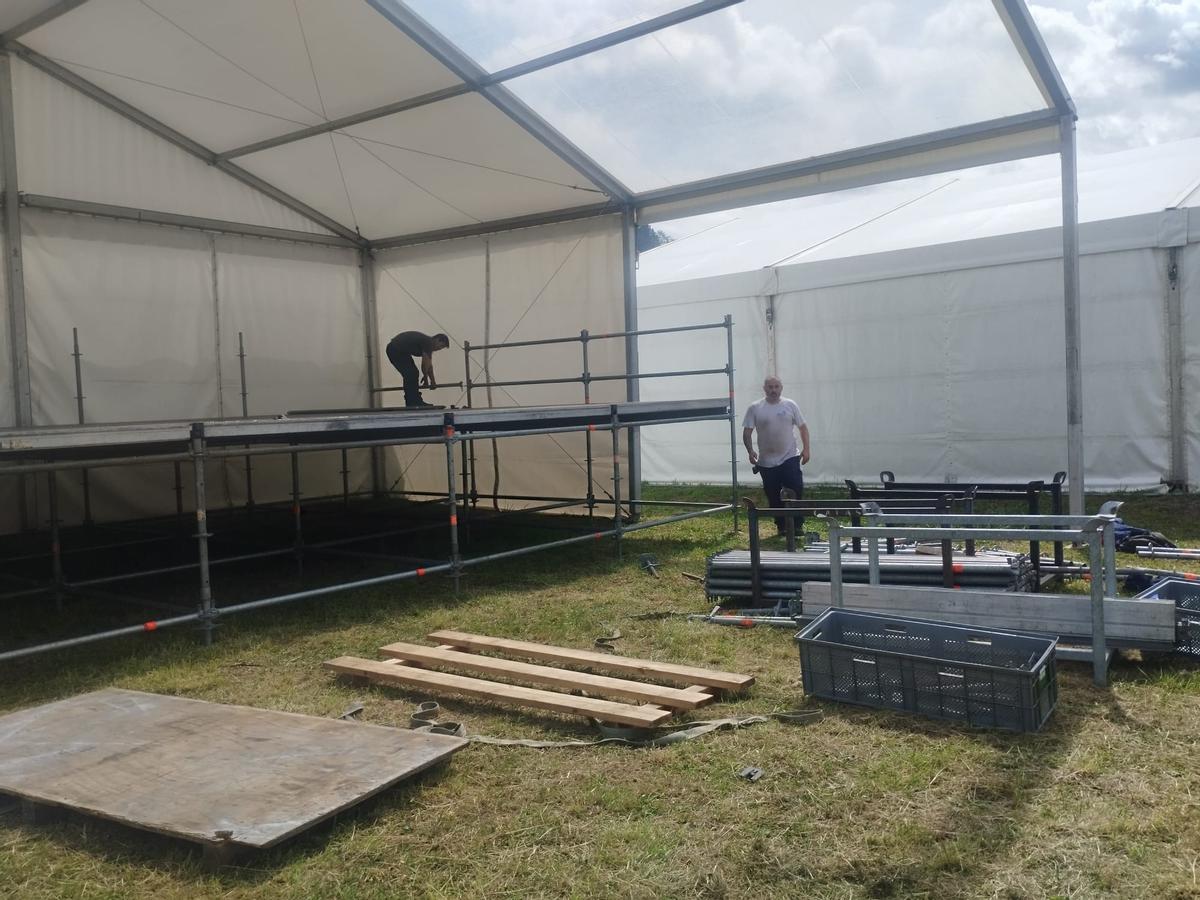 Cornellana, en Salas, se prepara para la Feria del Salmón y la subasta del campanu de Asturias