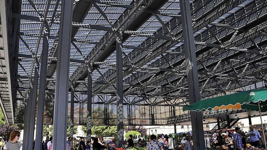 La coberta fotovoltaica de plaça Catalunya de Figueres que permet un estalvi energètic.