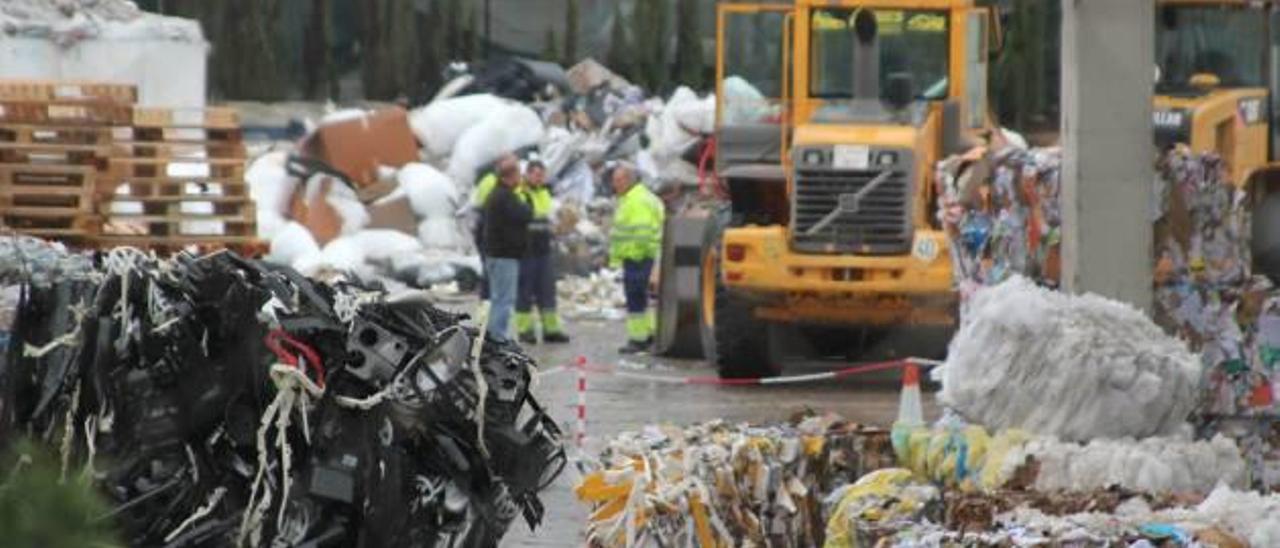 Muere un trabajador de Almussafes arrollado por una retroexcavadora