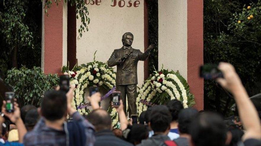 Mientras México llora a José José, sus hijos se enfrascan en una disputa