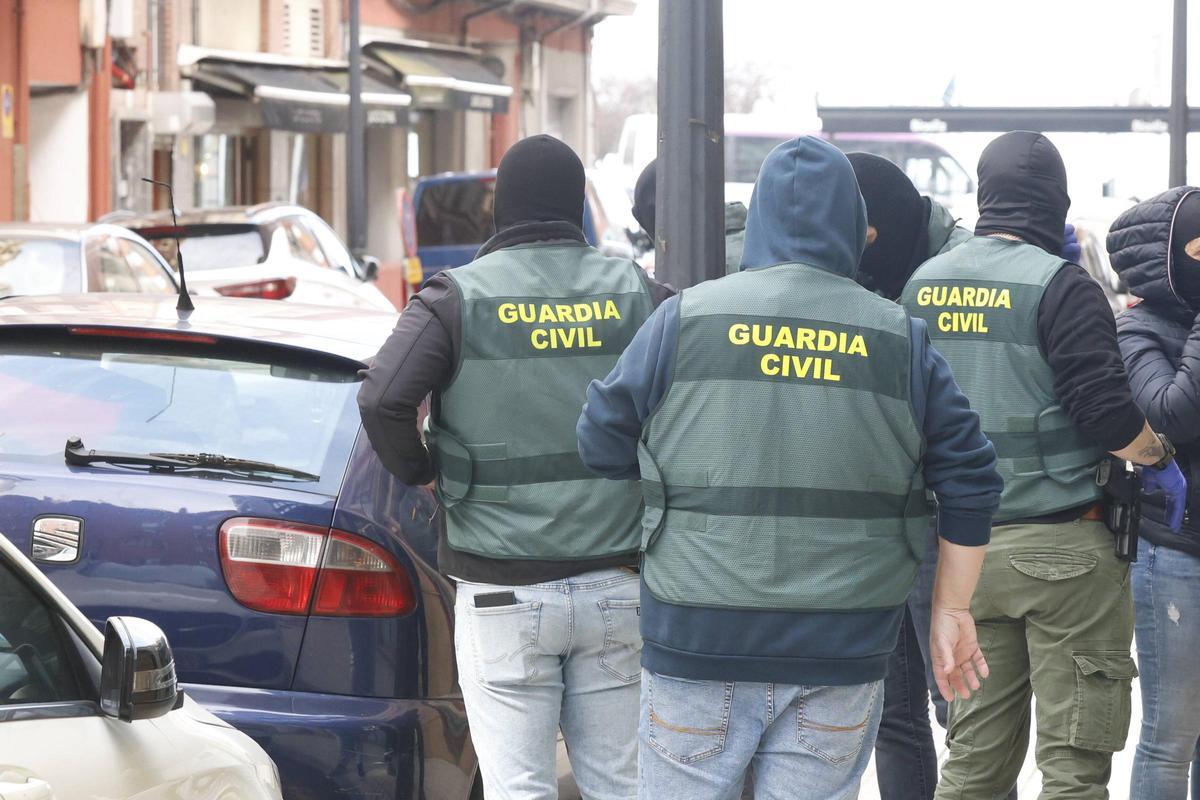 El operativo en Gijón para detener a los autores del asesinato a tiros de Emiliano "el panameño", en imágenes El operativo en Gijón para detener a los autores del asesinato a tiros de Emiliano "el panameño", en imágenes