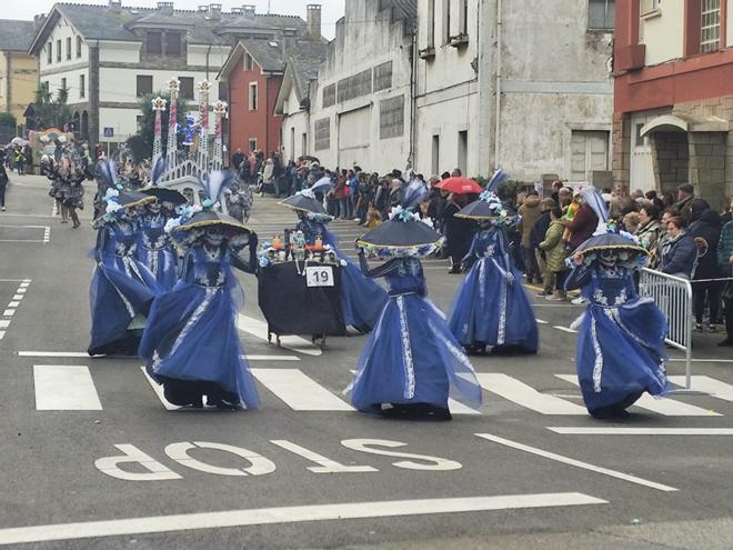 El carnaval de Tapia resiste a pesar de la lluvia