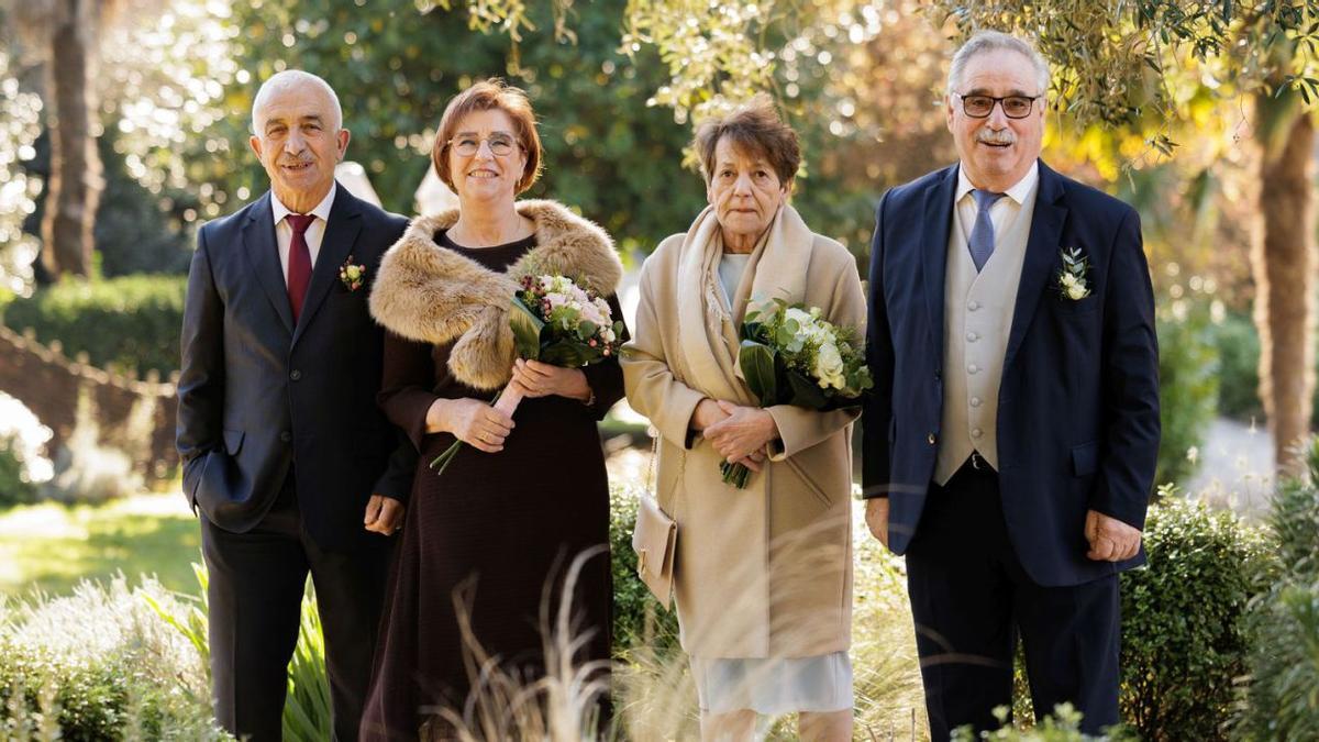 Bodas de oro por partida doble y en familia en Vila de Cruces