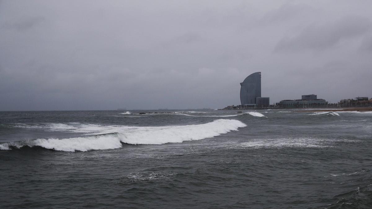 Temporal de mar en Barcelona