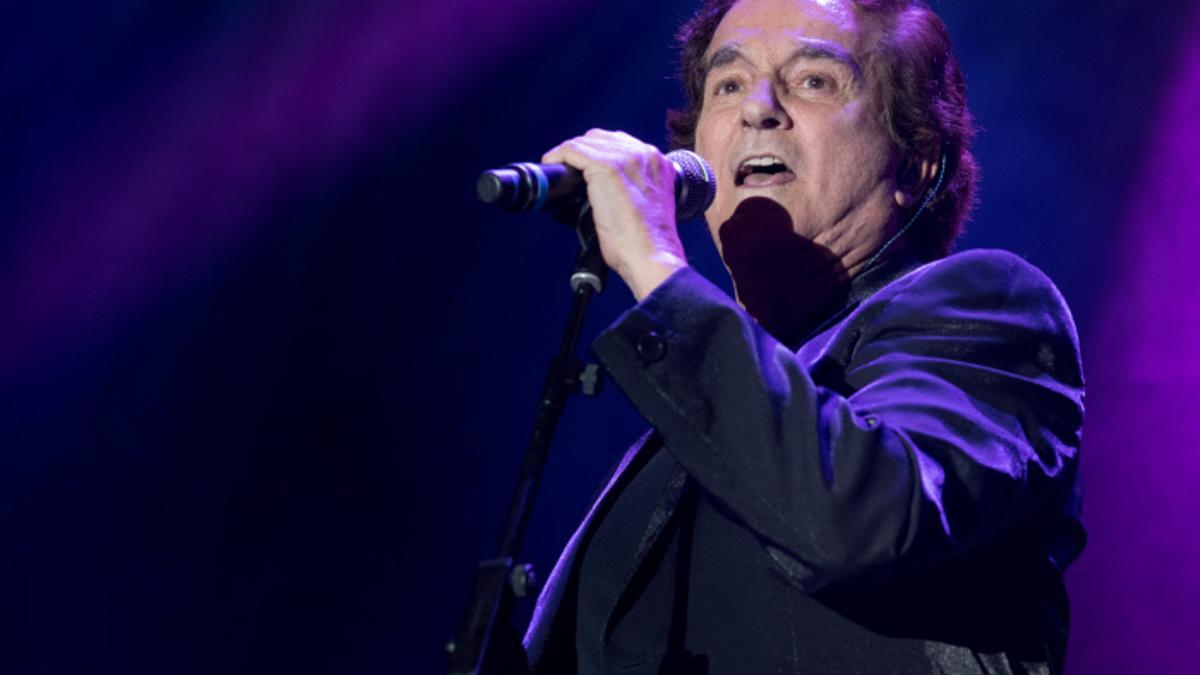 Manuel de la Calva durante un concierto del Dúo Dinámico