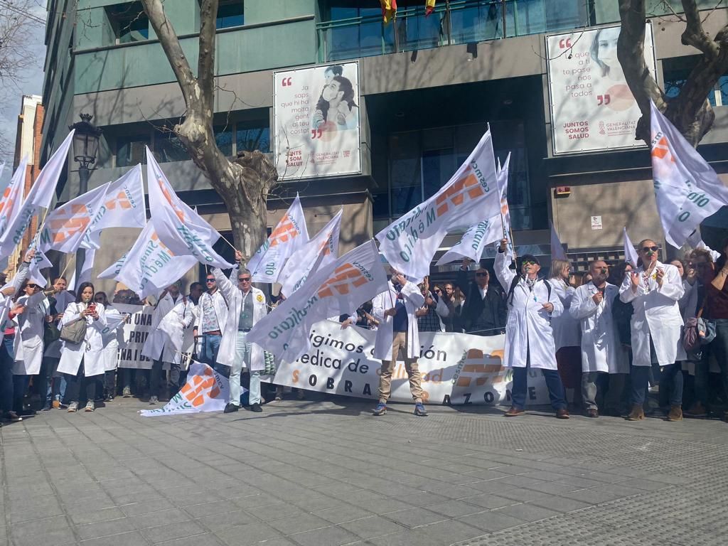 Concentración en Valencia del Sindicato Médico