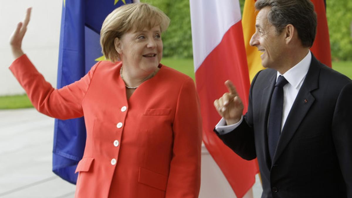 Angela Merkel recibe a Nicolas Sarkozy, este viernes, en Berlín.