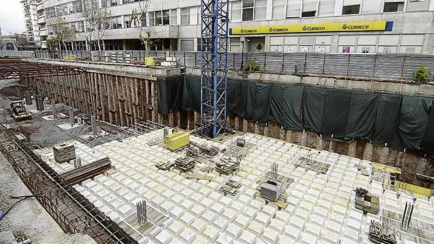 La excavación del aparcamiento de Primo de Rivera de Cáceres, a punto de finalizar