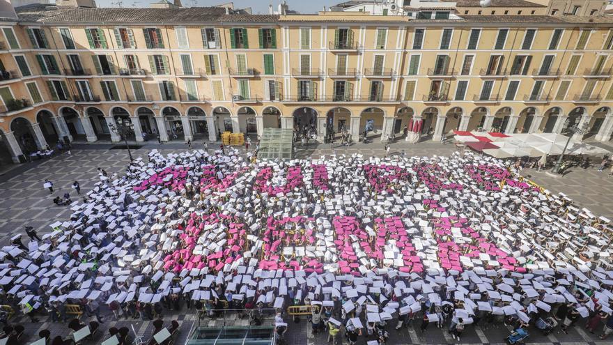 Mallorca for Future: Ein menschliches Mosaik für das Klima füllt die Plaça Major in Palma