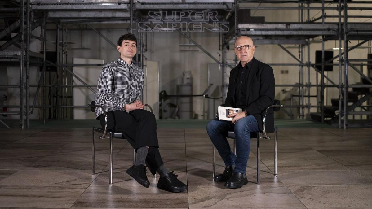 Óscar López entrevista a Pol Guasch en un episodio del programa "Página 2".