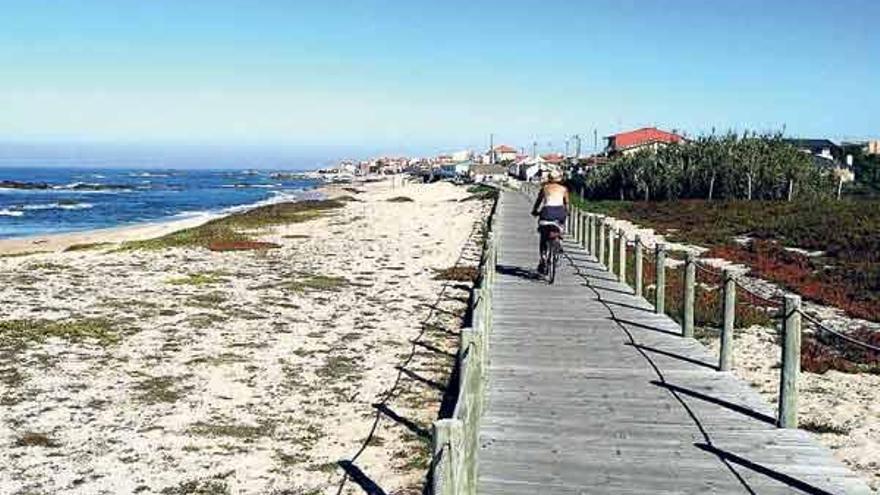 Al otro lado del Miño se utilizan los carriles-bici que discurren a la orilla del mar.