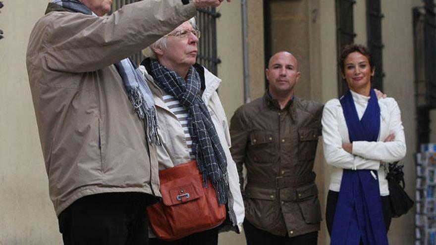 Turistas pasean por el Centro de Málaga.