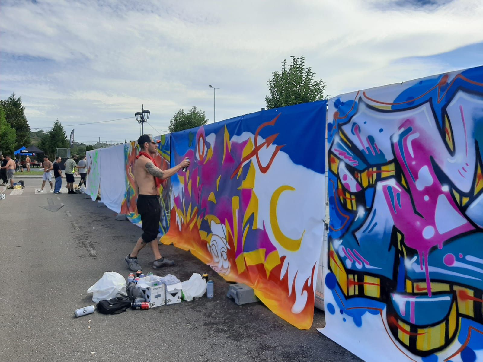 Lleno por festival urbano en Llanera: todas las imágenes de la sesión de graffiti en Lugo