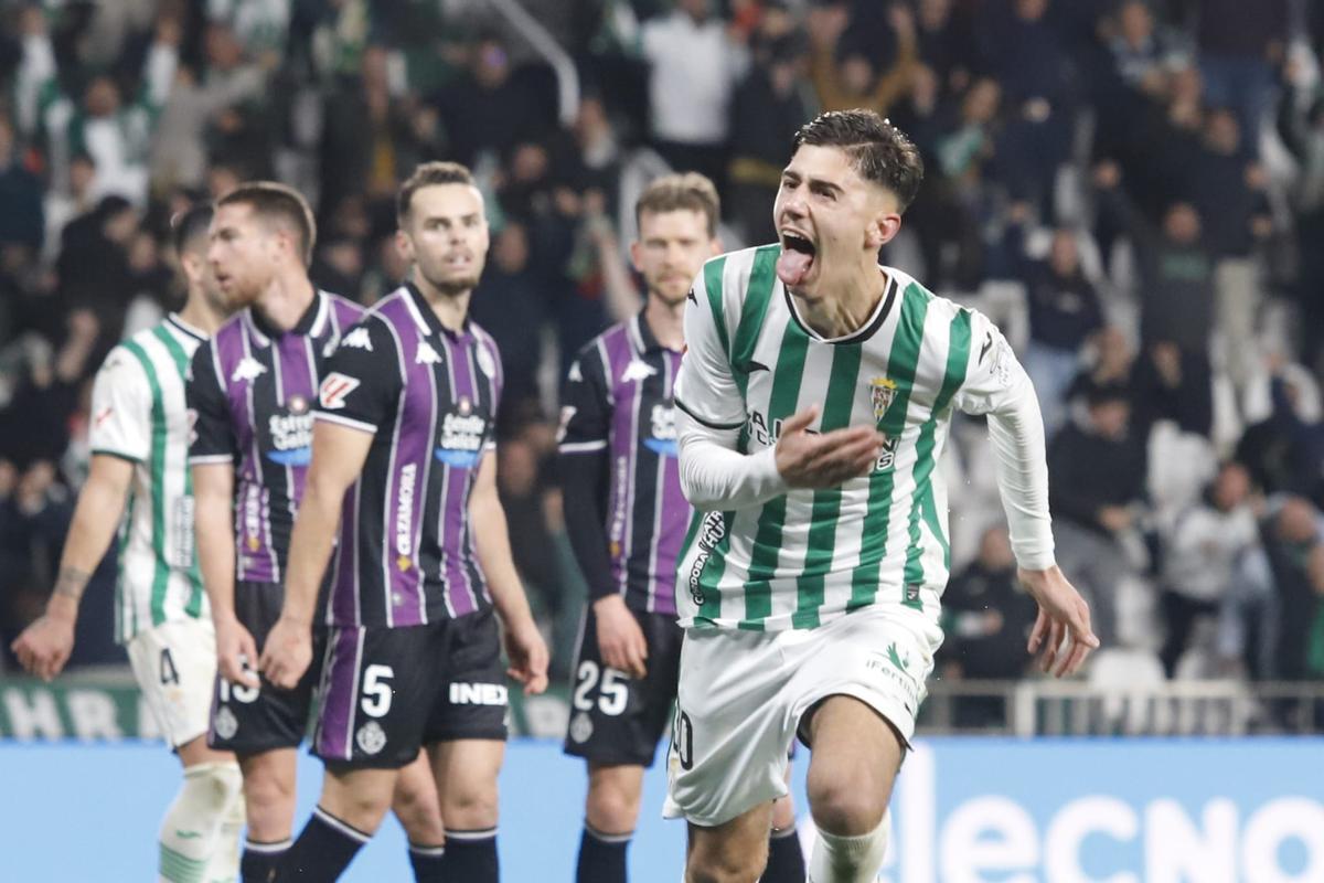 Dani Requena celebra su gol ante el Real Valladolid en El Arcángel.