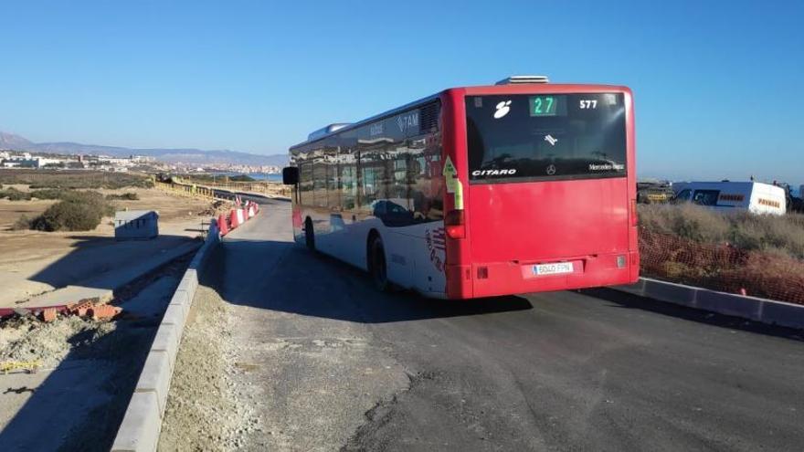 Ciudadanos tacha de «ineficaz» la obra en la carretera de Urbanova