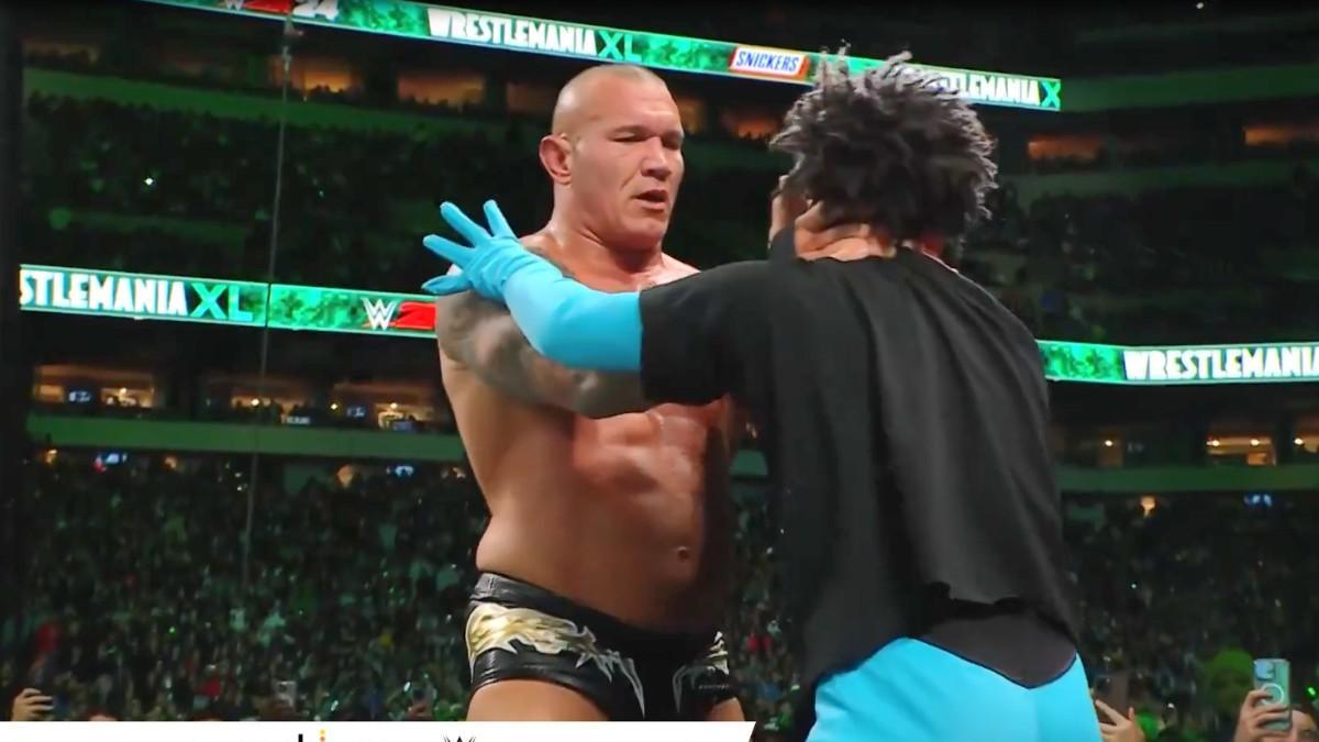 ¡Histórico! RKO de Randy Orton a Speed en el WrestleMania