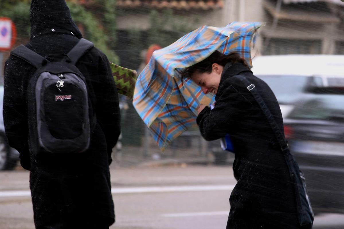 El viento sopla con fuerza en la ciudad de Madrid.