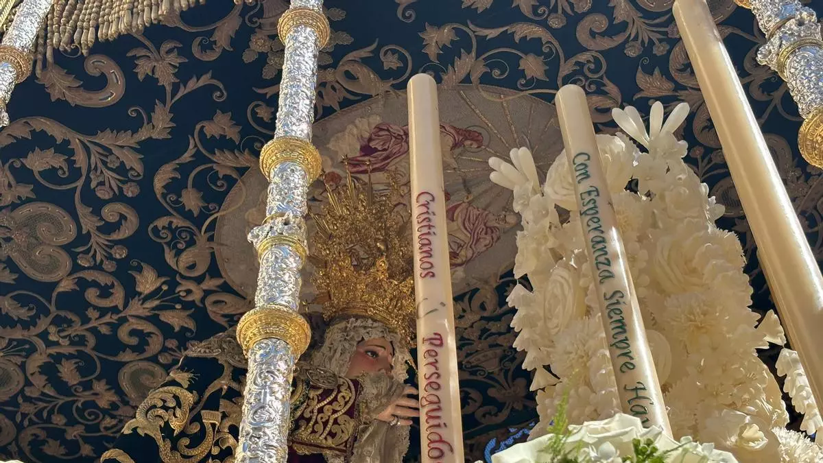 Vídeo | Sale la Virgen de la Esperanza de la Trinidad