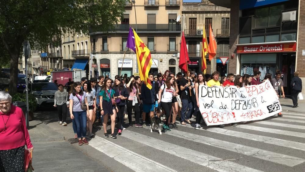Manifestació d'estudiants al centre de Manresa