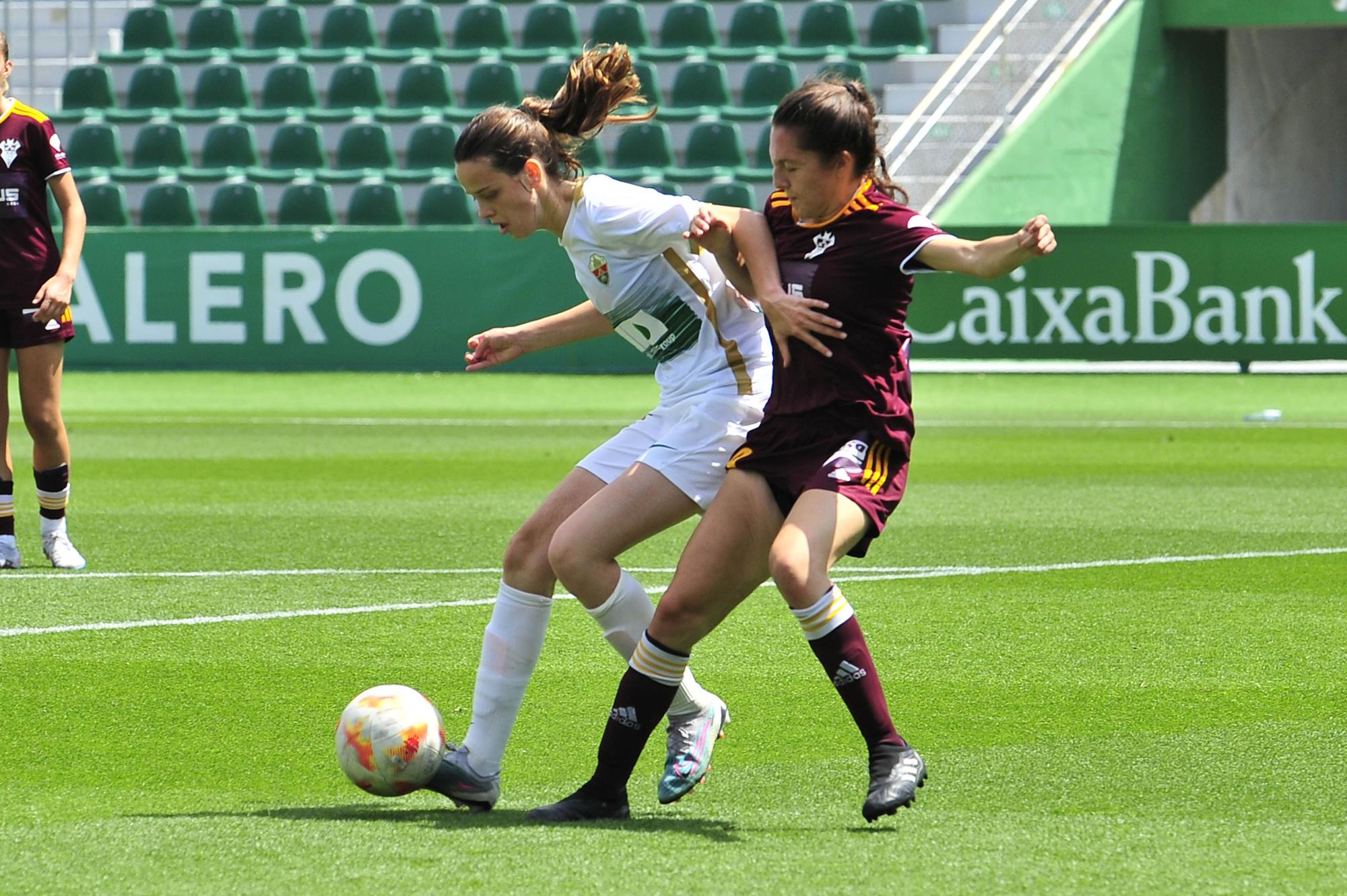 El Elche Femenino celebra su ascenso a Segunda RFEF jugando en el Martínez Valero