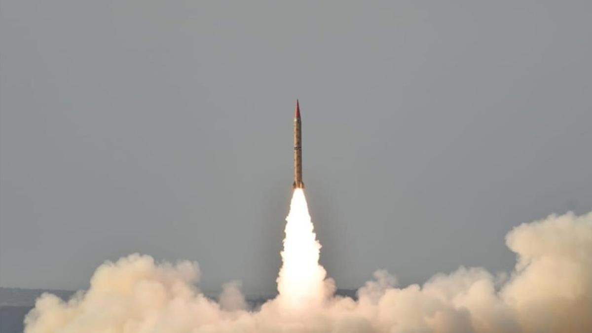 Lanzamiento del misil balístico paquistaní 'Shaheen II'.
