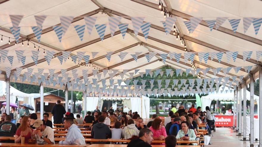 Los puestos del Festival de la Cerveza de Avilés hacen balance y cifran en un 40% la caída de ventas: "La falta de música fue clave"
