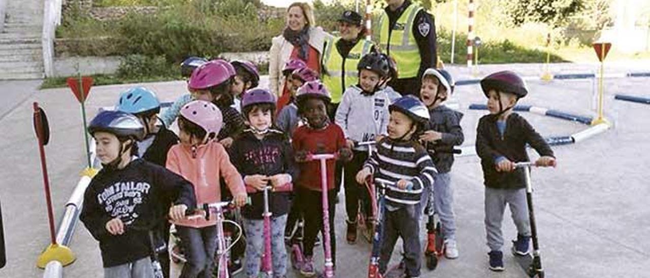 Alumnes de Maria de la Salut en una activitat.