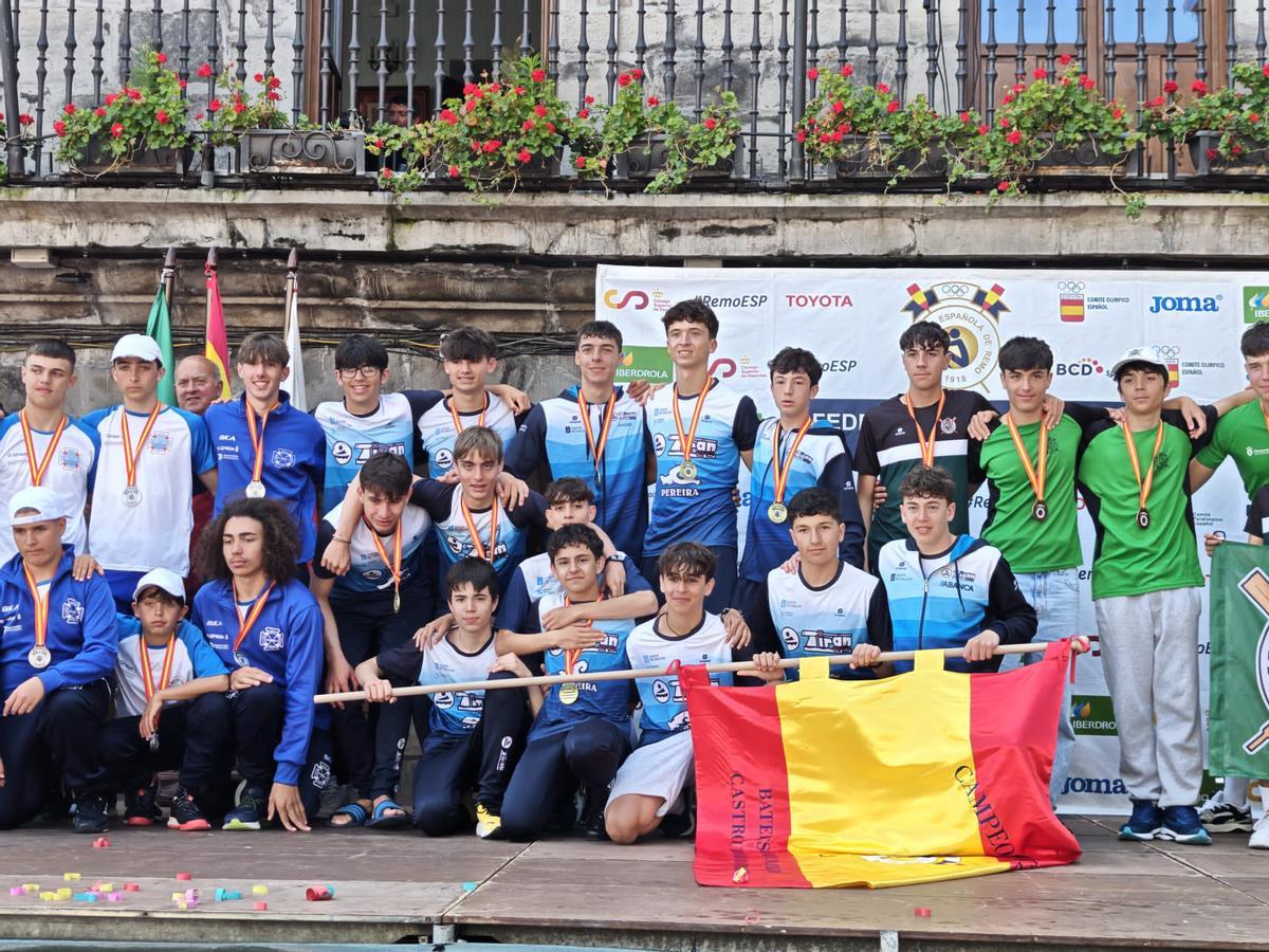 La fiesta del remo de O Morrazo en el Campeonato de España de bateles en Castro Urdiales La fiesta del remo de O Morrazo en el Campeonato de España de bateles en Castro Urdiales
