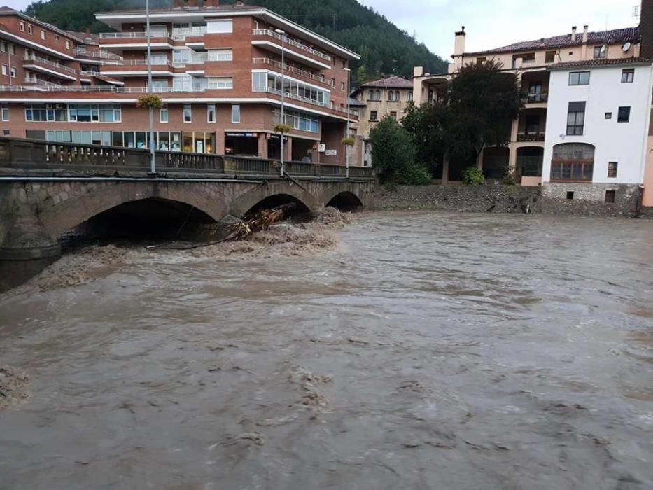 El riu Ter porta moltíssima aigua al seu pas per Ripoll i provoca incidències