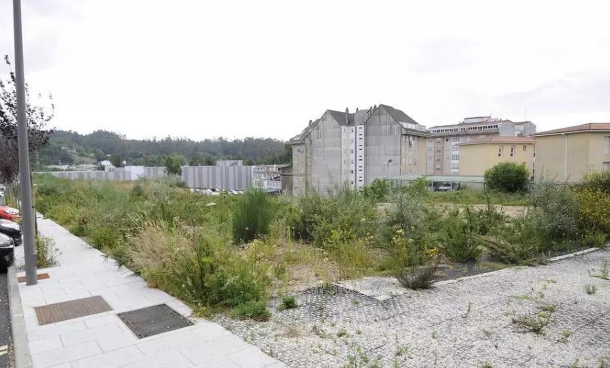 Parcela de la avenida de Vigo en A Estrada donde están previstas las viviendas públicas