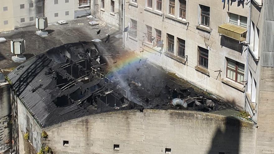 El edificio, tras la actuación de los bomberos.