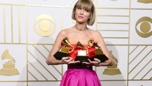 Taylor Swift con tres premios Grammy