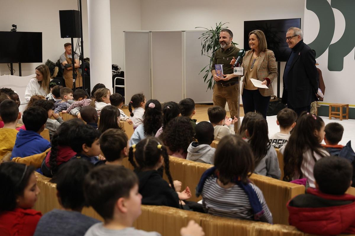 Dende a esquerda, Carlos Labraña, Luisa Sánchez Méndez e Xosé Manuel Soutullo, no acto de onte.