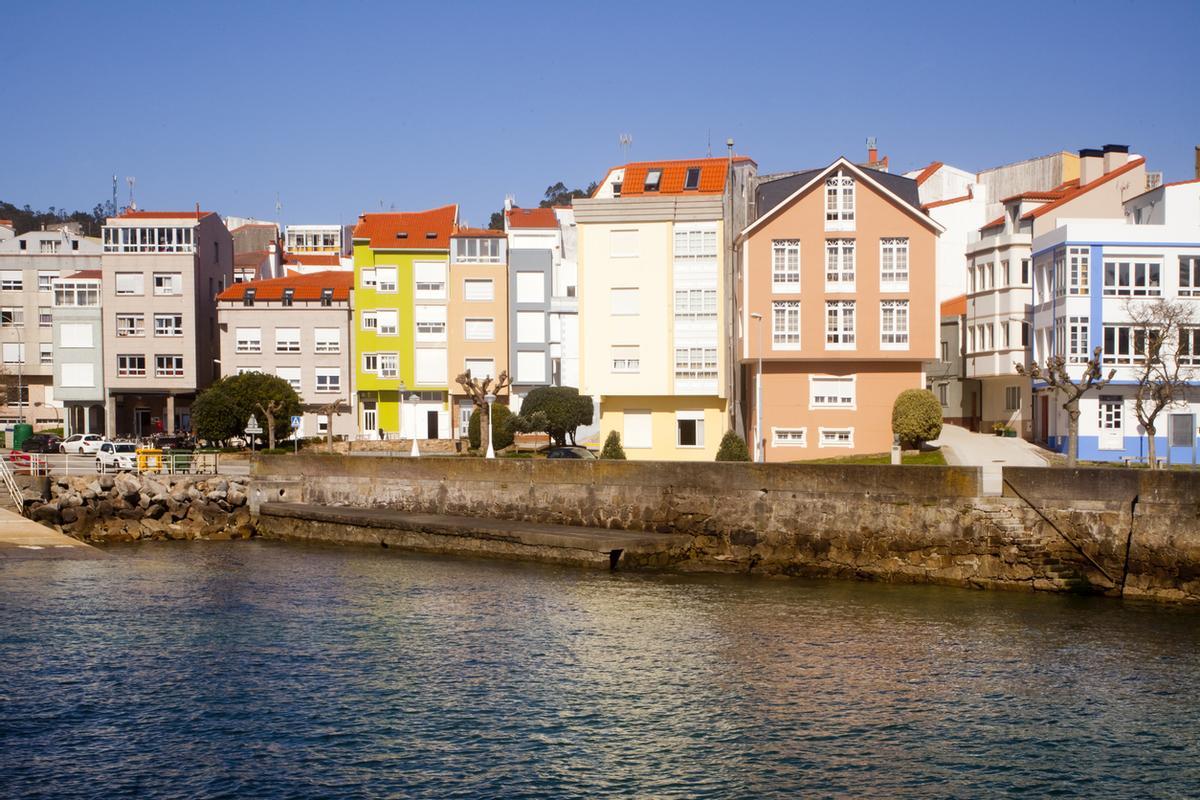 Pueblo y puerto de Corme