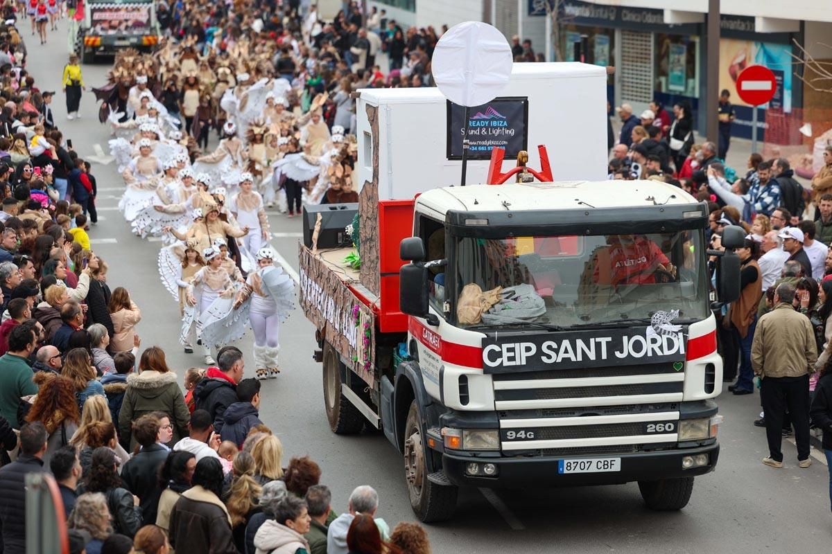 Búscate en las imágenes de la rúa de Carnaval de Ibiza