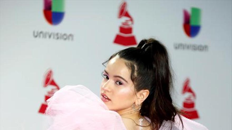 Rosalía brilla en la alfombra roja