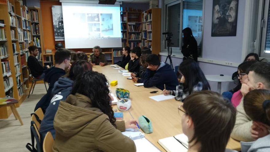 Conferencia de Misha Bies Golas no Aller |