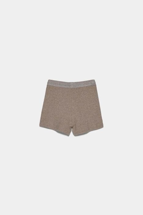 Short de punto de Zara. (Precio: 12,95 euros)