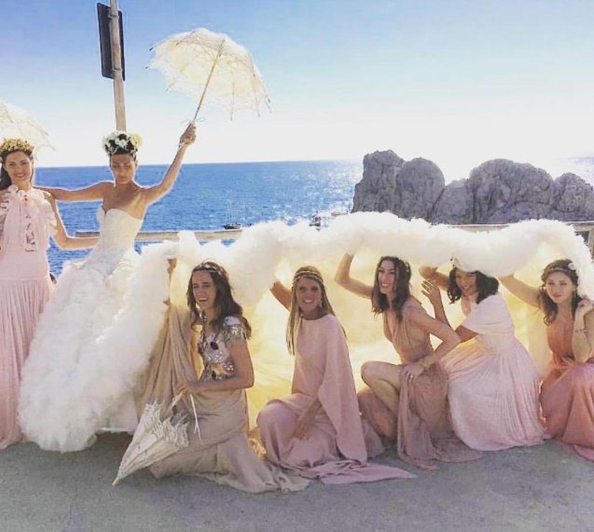 La boda de Giovanna Battaglia: la novia junto a sus damas de honor