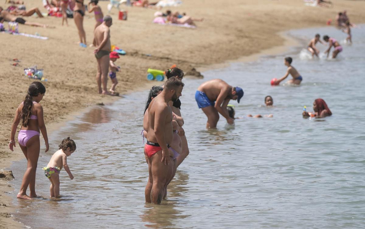 Calor en la playa de Alcaravaneras (07/07/26)