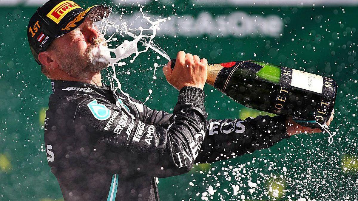 Valtteri Bottas, durante la ceremonia del podio.