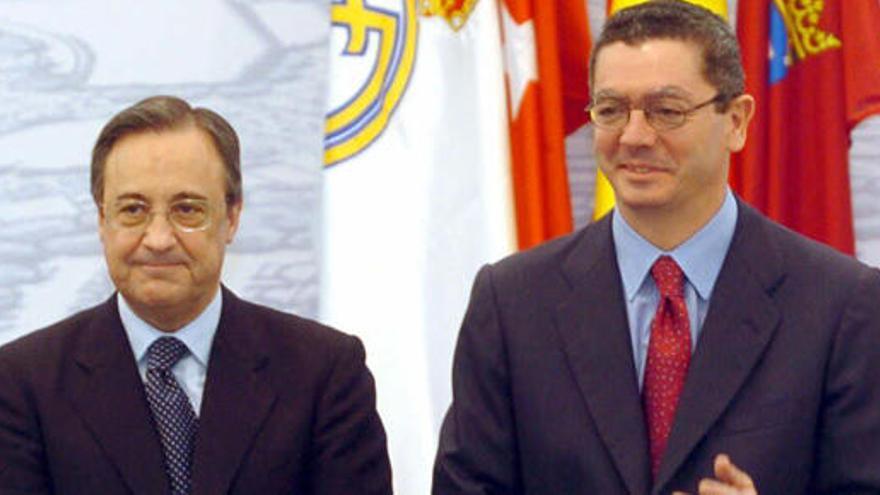 Pérez, con Ruiz Gallardón, en una imagen de archivo.
