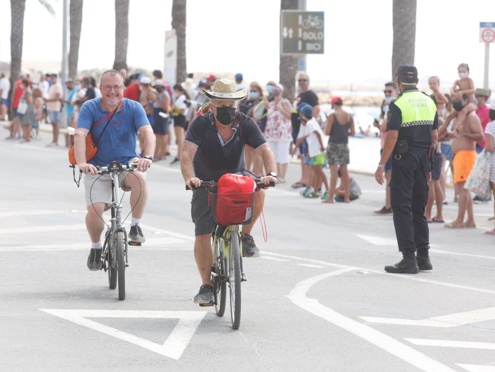 Así se ha vivido el arranque de la octava etapa de la Vuelta en Santa Pola