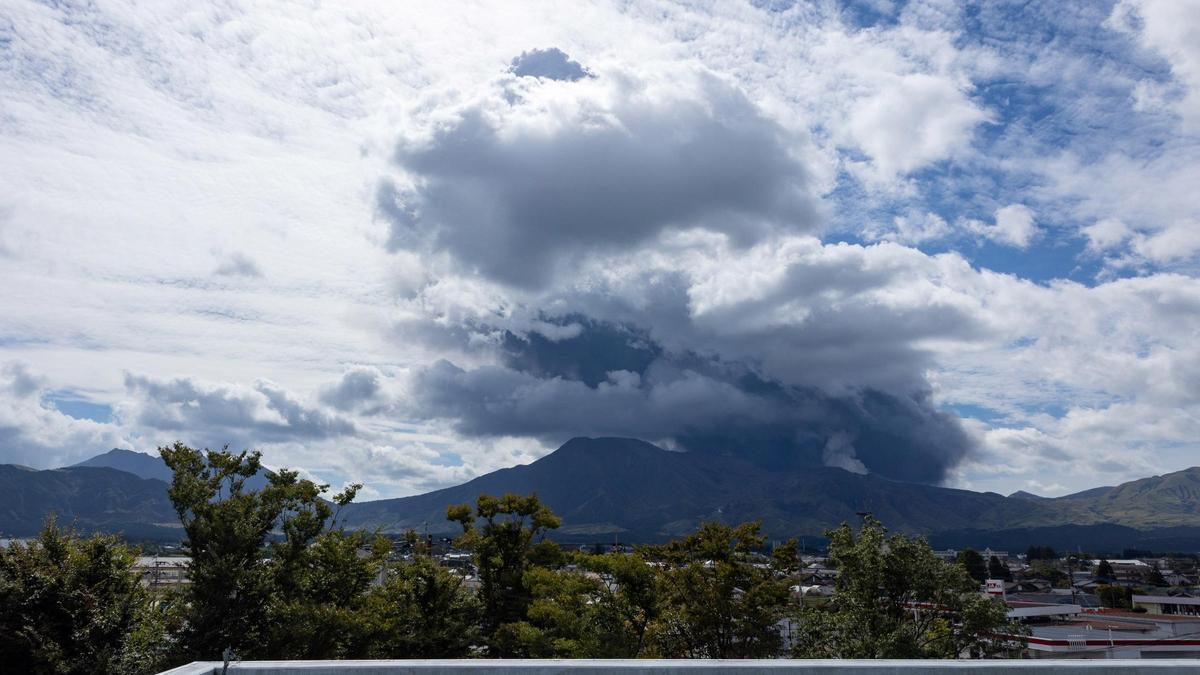 Entra en erupción el monte Aso, al sudoeste de Japón