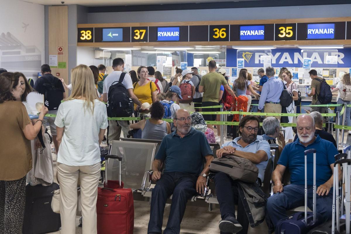 Viajeros en el aeropuerto de Valencia