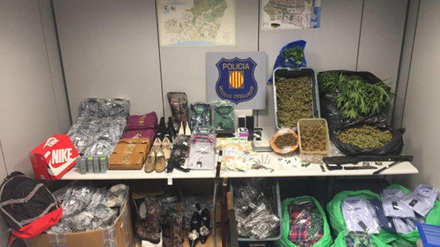 Part dels objectes que els Mossos van trobar