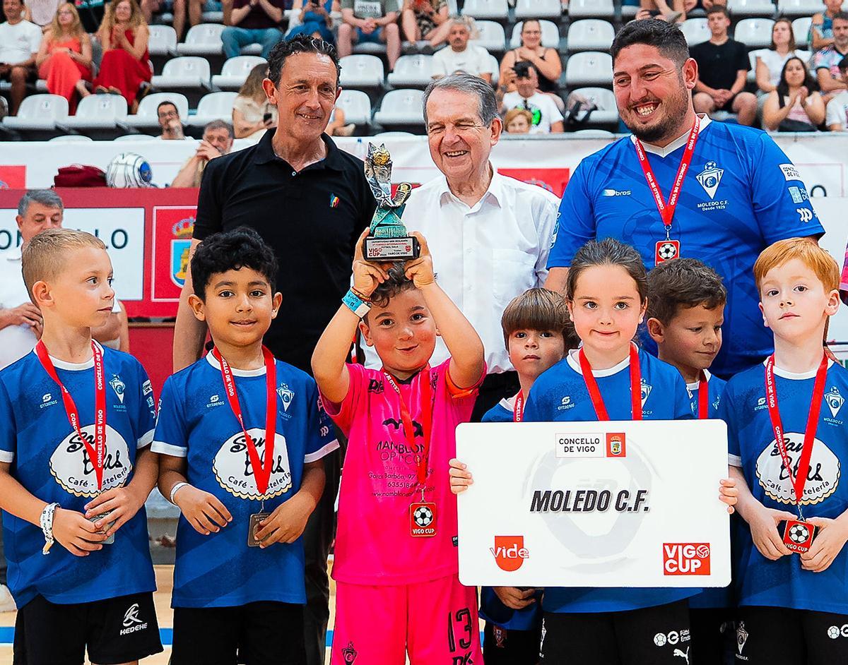 Trofeos del torneo Vigo Cup de fútbol sala
